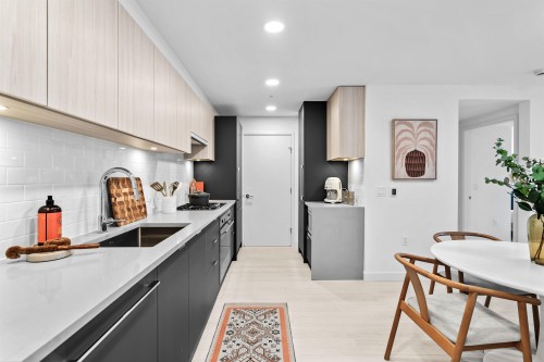 303-2419 Grant Street, Vancouver, BC 