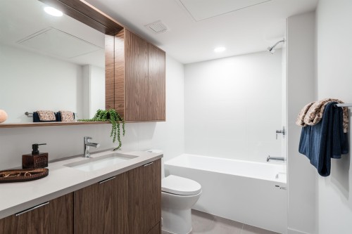 307-2419 Grant Street, Vancouver, BC 