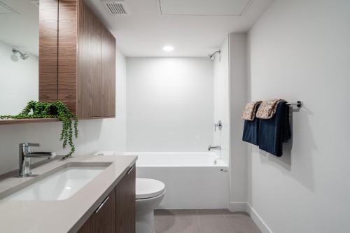 307-2419 Grant Street, Vancouver, BC 