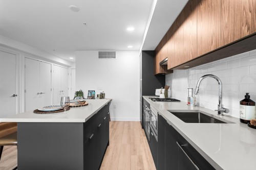 307-2419 Grant Street, Vancouver, BC 