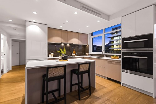 1301-1675 Lions Gate Lane, North Vancouver, BC 