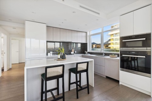 1301-1675 Lions Gate Lane, North Vancouver, BC 