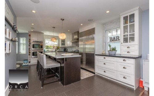 3335 Apex Place, North Vancouver, BC 