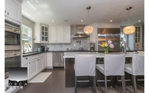 3335 Apex Place, North Vancouver, BC 