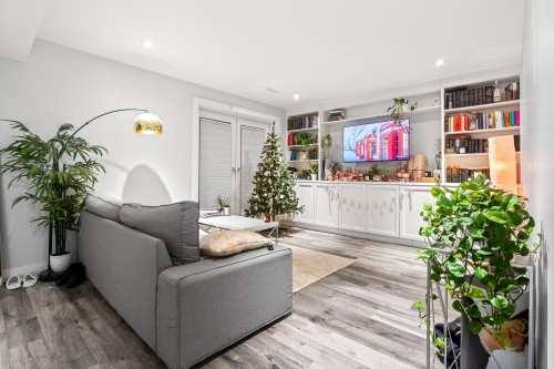 1614 Lynn Valley Road, North Vancouver, BC 