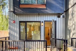 G22-2070 20th Avenue E Vancouver, BC V5N 4R8