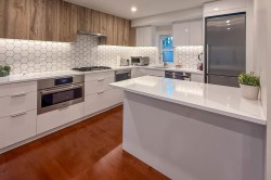 1-3536 Point Grey Road  Vancouver, BC V6R 1A8