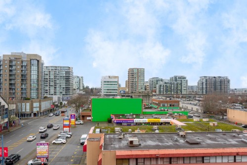 704-5933 Cooney Road, Richmond, BC 