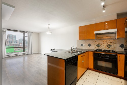 704-5933 Cooney Road, Richmond, BC 