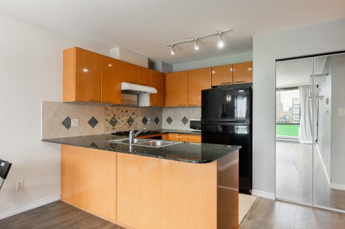 704-5933 Cooney Road, Richmond, BC 