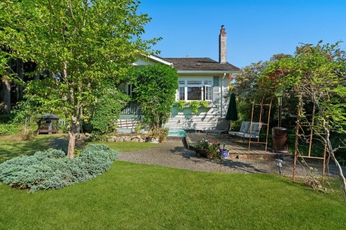 1376 11Th Street, West Vancouver, BC 