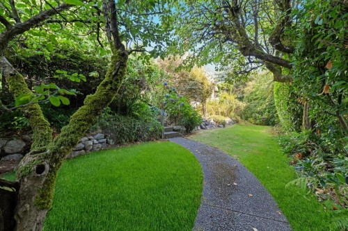 1376 11Th Street, West Vancouver, BC 