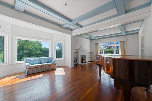 1376 11Th Street, West Vancouver, BC 