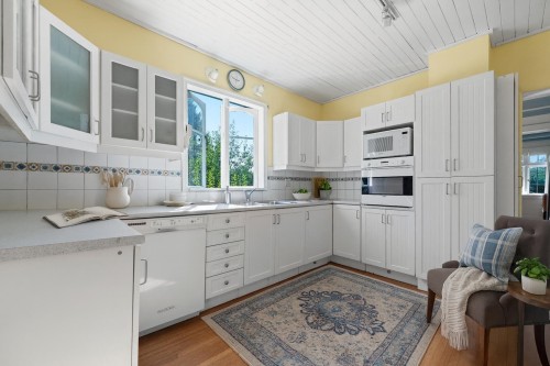 1376 11Th Street, West Vancouver, BC 