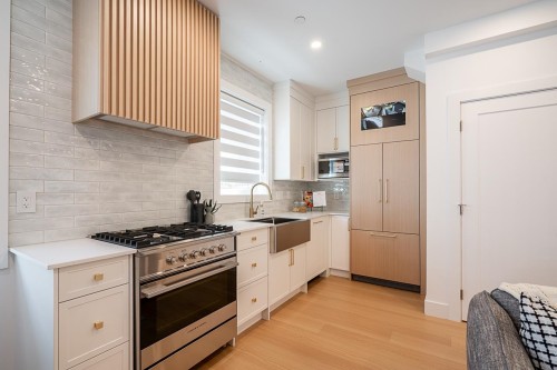 2105 33Rd Avenue E, Vancouver, BC 