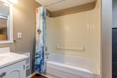 80 53A Street, Delta, BC 