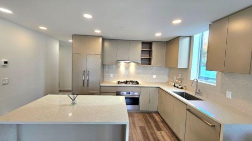 301-4433 Alaska Street, Burnaby, BC 