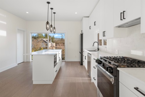 5410 Stellar Way, Sechelt, BC 