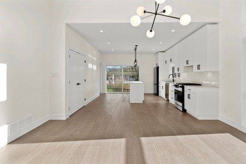 5410 Stellar Way, Sechelt, BC 