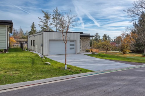 5410 Stellar Way, Sechelt, BC 