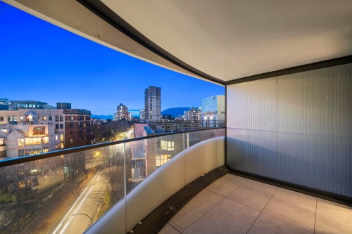 703-1033 Nelson Street, Vancouver, BC 