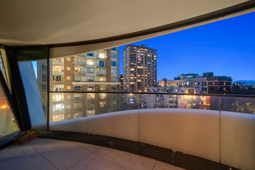 703-1033 Nelson Street, Vancouver, BC 