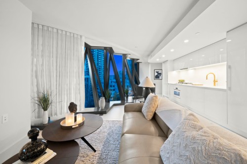 703-1033 Nelson Street, Vancouver, BC 