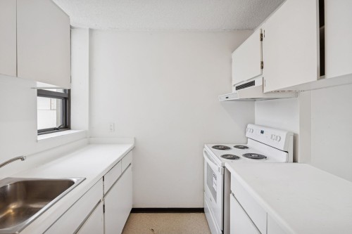 301-1995 Beach Avenue, Vancouver, BC 