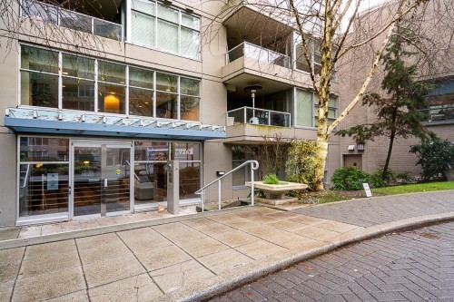 401-9262 University Crescent, Burnaby, BC 