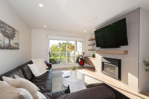 403-1050 Bowron Court, North Vancouver, BC 