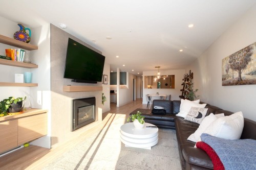 403-1050 Bowron Court, North Vancouver, BC 