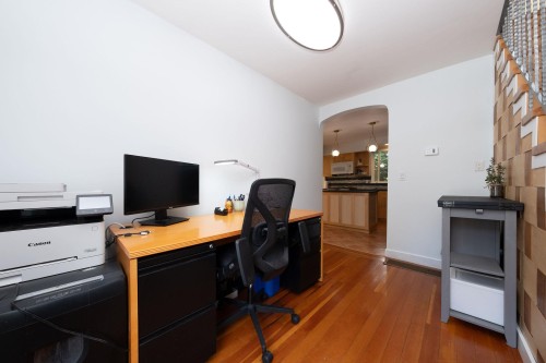 1075 Gladwin Drive, North Vancouver, BC 