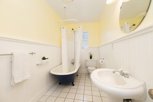 1075 Gladwin Drive, North Vancouver, BC 