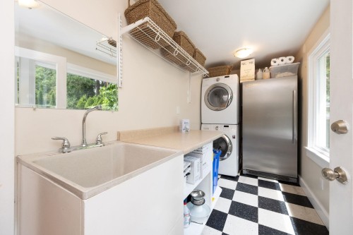 1075 Gladwin Drive, North Vancouver, BC 