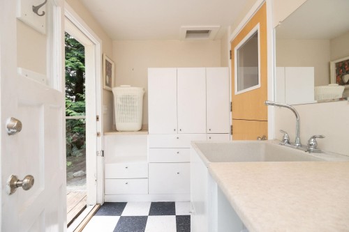 1075 Gladwin Drive, North Vancouver, BC 