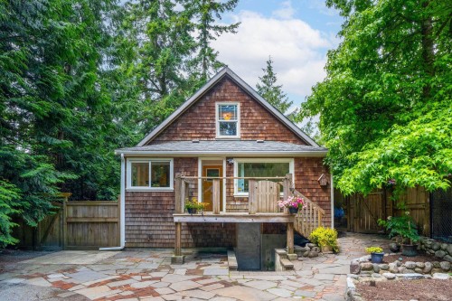 1075 Gladwin Drive, North Vancouver, BC 