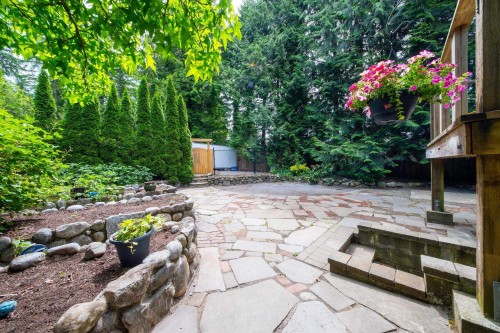 1075 Gladwin Drive, North Vancouver, BC 