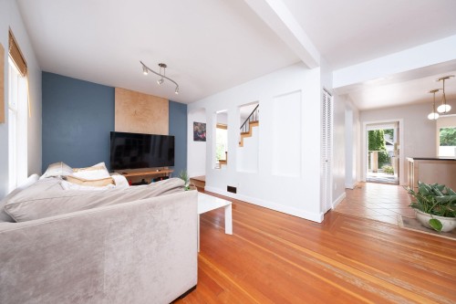 1075 Gladwin Drive, North Vancouver, BC 