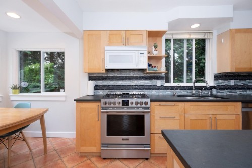 1075 Gladwin Drive, North Vancouver, BC 