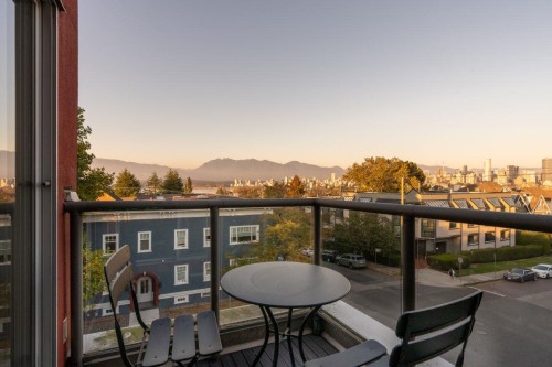 402-2216 3Rd Avenue W, Vancouver, BC 