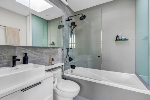 402-2216 3Rd Avenue W, Vancouver, BC 