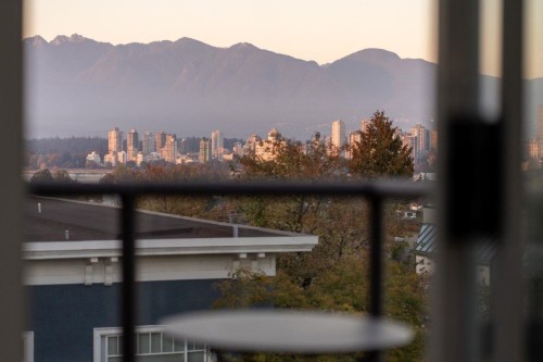 402-2216 3Rd Avenue W, Vancouver, BC 