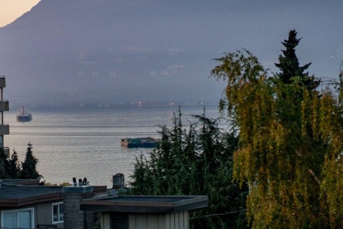 402-2216 3Rd Avenue W, Vancouver, BC 