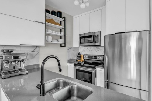 402-2216 3Rd Avenue W, Vancouver, BC 