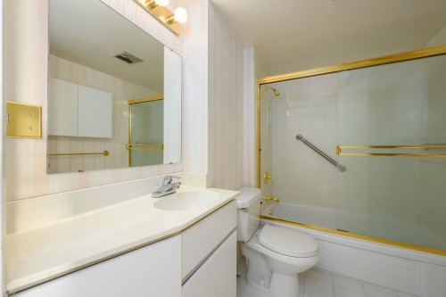 203-1730 Duchess Avenue, West Vancouver, BC 