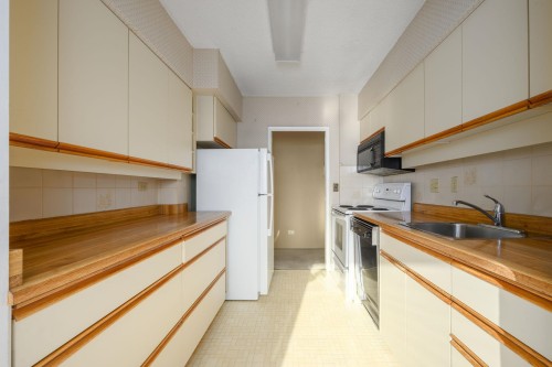 203-1730 Duchess Avenue, West Vancouver, BC 