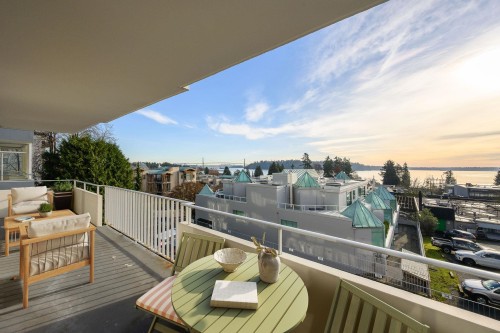 203-1730 Duchess Avenue, West Vancouver, BC 