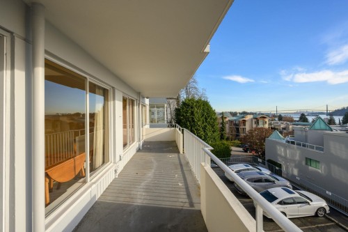 203-1730 Duchess Avenue, West Vancouver, BC 