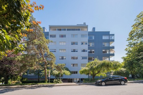 203-1730 Duchess Avenue, West Vancouver, BC 