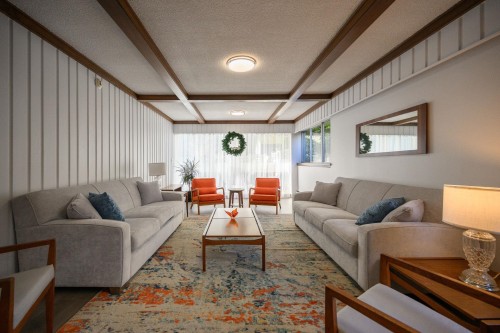 203-1730 Duchess Avenue, West Vancouver, BC 